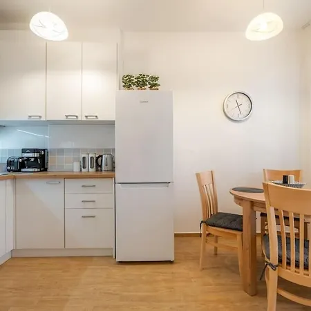 Modern And Calm 2bdrm In Centre Софія