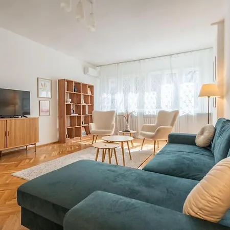 Modern And Calm 2bdrm In Centre Апартаменти