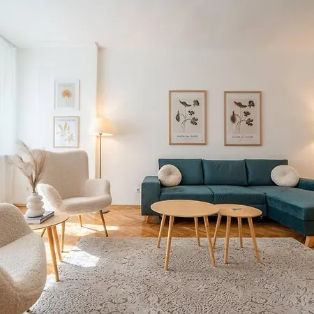 Modern And Calm 2bdrm In Centre Апартаменти