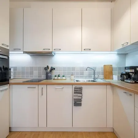 Modern And Calm 2bdrm In Centre Апартаменти *
