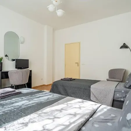 Modern And Calm 2bdrm In Centre * Софія